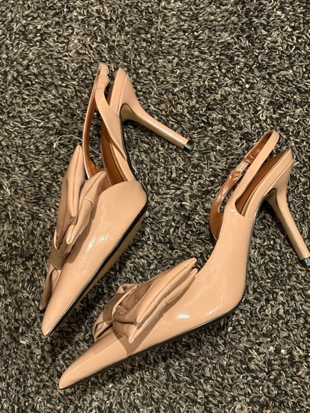 ZARA Nude Beige Patent Heels With Bow Sz 37 US 6.5  3” Heel - Picture 4 of 10